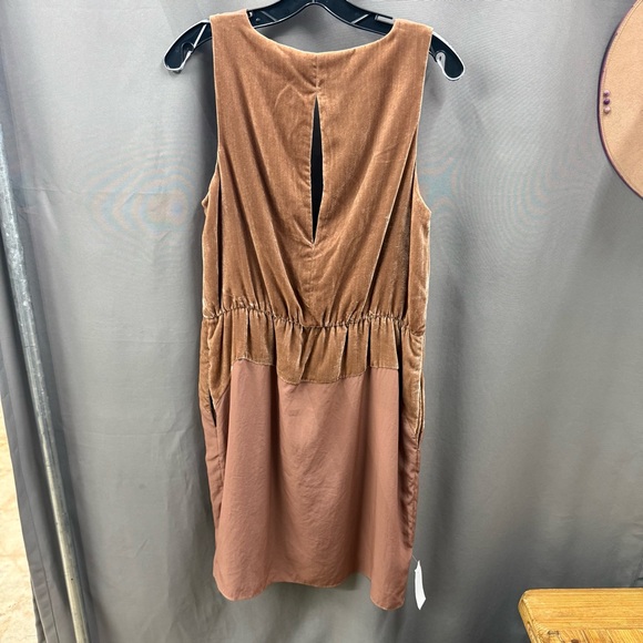 BCBGeneration Size Large Keyhole Back Tan Dress - Picture 8 of 10